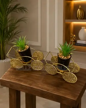 Kyawawan Gold-Toned Flower Deco Masu Riƙe Shuke-shuke