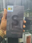 New Samsung Galaxy S22 5G 128GB Black - 1