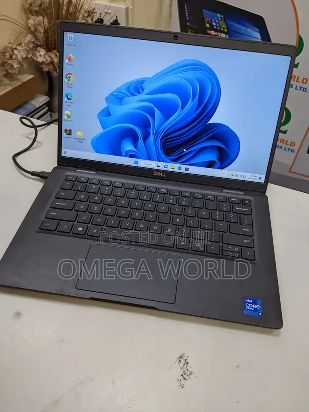 Dell Latitude 7420 Laptop - 11th Gen i5, 8GB RAM, 256GB SSD - 1