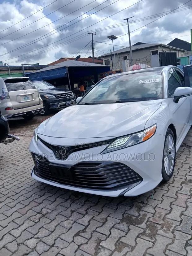 Toyota Camry XSE FWD 2.5L Farar H Automatik 2018 - 1