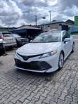 Toyota Camry XSE FWD 2.5L Farar H Automatik 2018 - 2