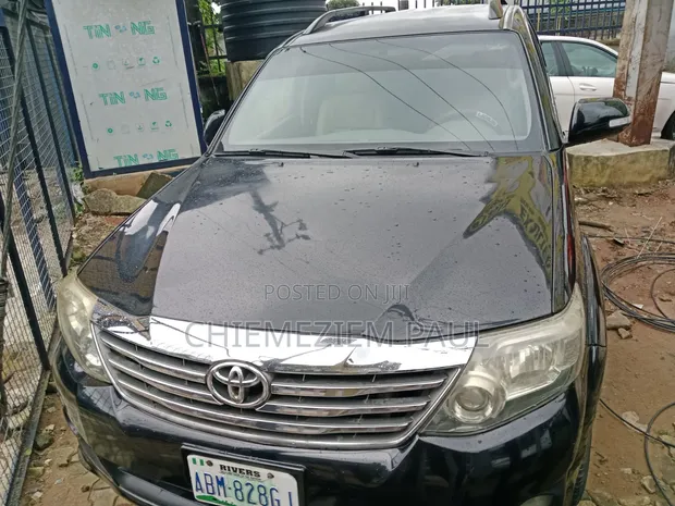 Toyota Fortuner 2.7 AWD 2012 Black - 1