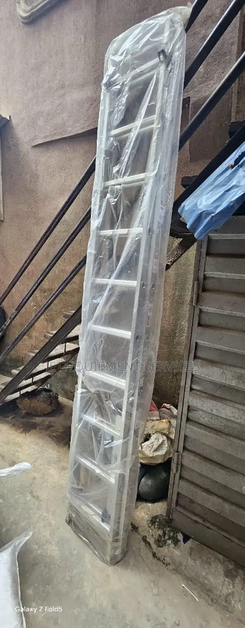 Upstrong 20ft (20 Matakai) Extension Ladder - 1
