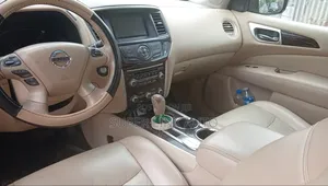 Nissan Pathfinder 2015 Gold