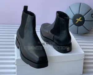 Takalmi Mai Tsayi na Givenchy