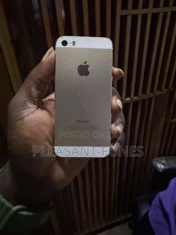 Apple iPhone 5s 64GB Gold - 1