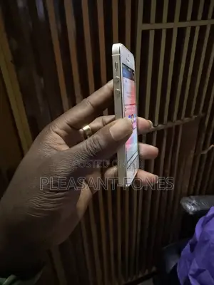 Apple iPhone 5s 64GB Gold