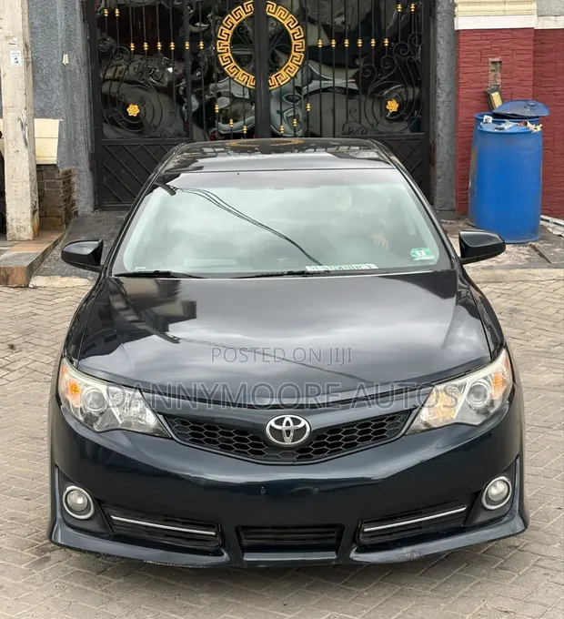 2012 Toyota Camry SE Sedan - 1