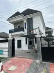 Gidan Kayan Kayan 4-Bedroom Duplex da BQ a Lekki Sayarwa - 1