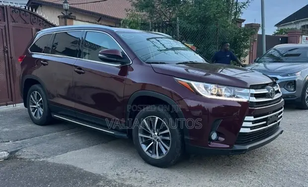 Toyota Highlander XLE 2019 Burgundy - 1