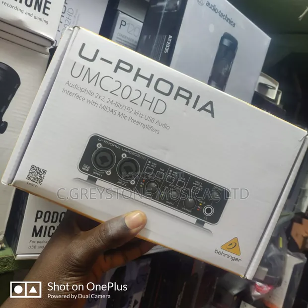 Behringer U-PHORIA UMC202HD Audio Interface - 1
