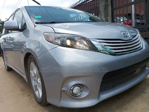 Toyota Sienna SE 2012 Silver