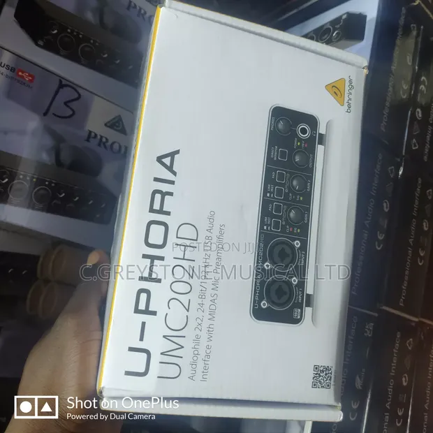 Behringer U-PHORIA UMC202HD Audio Interface - 1