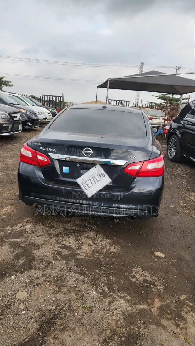 2017 Nissan Altima 2.5 SV Sedan - 1