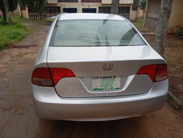 Honda Civic 2006 Silver - 1