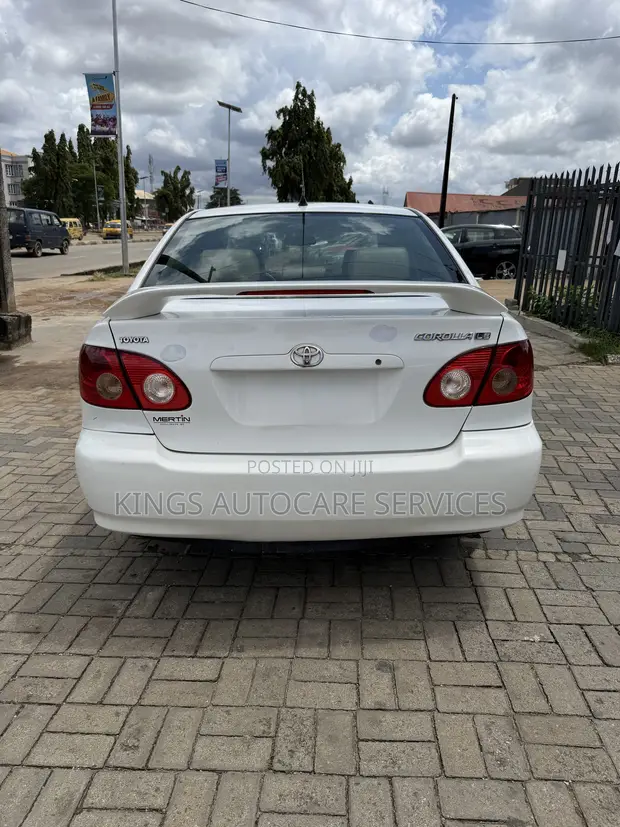 Toyota Corolla LE 2005 Fari - 1