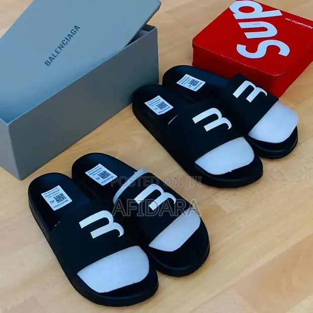 Burberry Slides - Black - 1