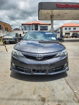 2013 Toyota Camry SE Sedan