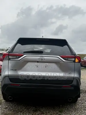 2019 Toyota RAV4 LE FWD Silver