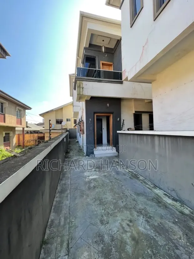 4 Bedroom Semi-Detached Duplex for Rent a Ikota Lekki - 1
