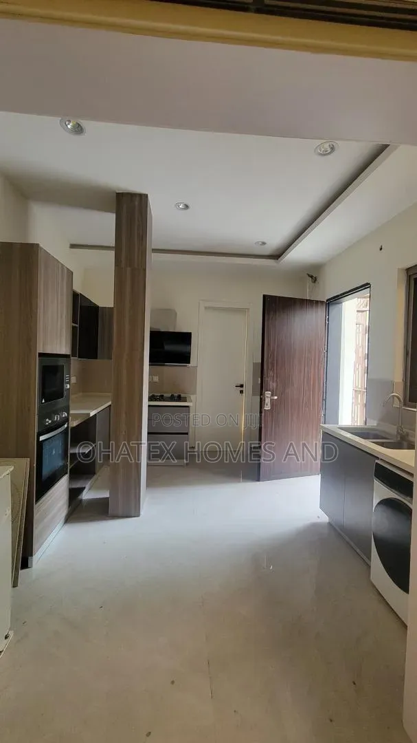 5-Bedroom Luxury Duplex with BQ in Omole Phase 1 GRA for Sale - 1