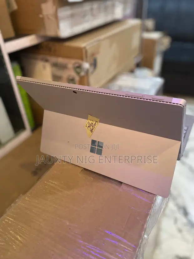 Microsoft Surface Pro 4 16GB RAM, Intel Core i7, 256GB SSD - 1