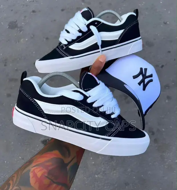 Vans Off The Wall Classic Sneakers - 1