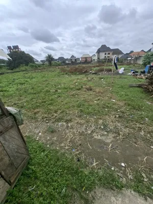 6 Plots na Filin Kasa Mai Keringa a Jagoran Wurin Ago Palace