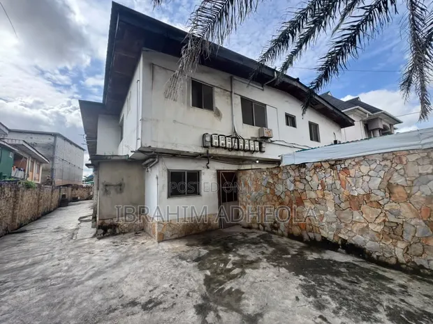 700sqm Land with Demolishable Building in Ogba GRA, Ikeja - 1