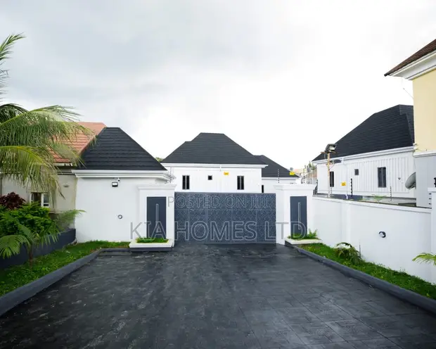 4-Bedroom Duplex don siyarwa a Gwarinpa - 1