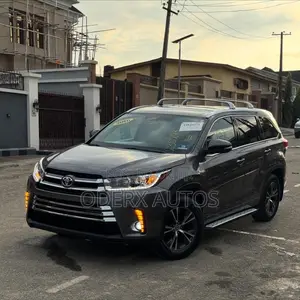2016 Toyota Highlander XLE V6 4x4 SUV