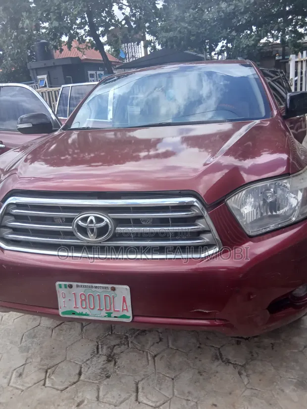 Toyota Highlander 2010 Burgundy - 1