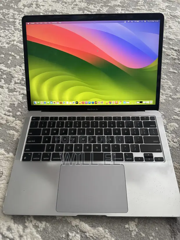 Apple MacBook Air 2020 M1 8GB RAM 256GB SSD - 1