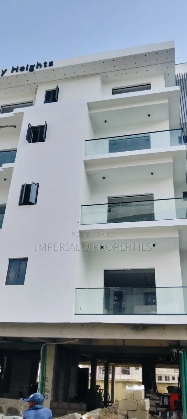 Babban Gidan Sauyi mai Dakuna 3 don Siyayya a Lekki Foreshore - 1