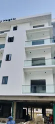 Babban Gidan Sauyi mai Dakuna 3 don Siyayya a Lekki Foreshore - 1