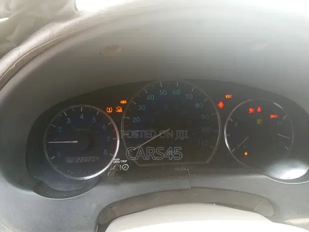 Toyota Sienna 2010 Silver - 1