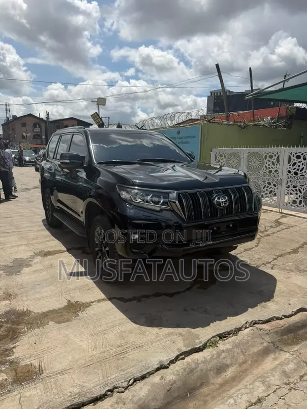 Toyota Land Cruiser Prado 2022 Black - 1