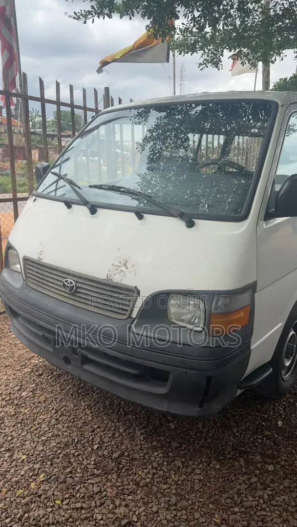 Toyota HiAce 1998 Fari - 1