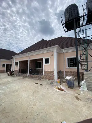 2-Bedroom Bungalow a si sayarwa a Owode, Akure