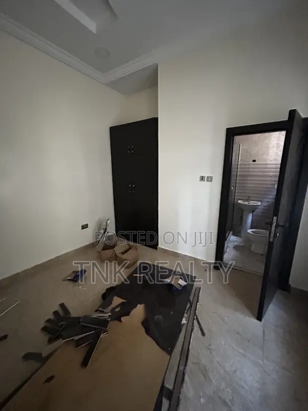 2 Bedroom Apartment with BQ for Rent in Jahi, Abuja - 1