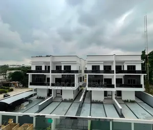 5-Bedroom Semi-Detached Duplex tare da BQ a Ikeja GRA