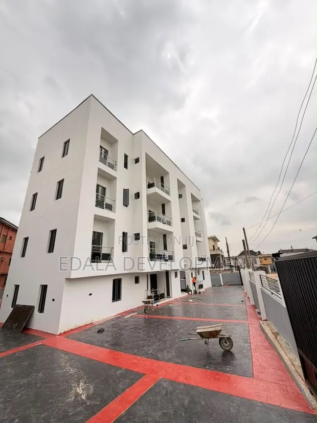 3-Bedroom Apartment da BQ don Siyarwa a Ifako-Gbagada - 1