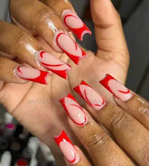Vanny's Glamour Nails: Sabis na Kwararru na Farce da Kyau