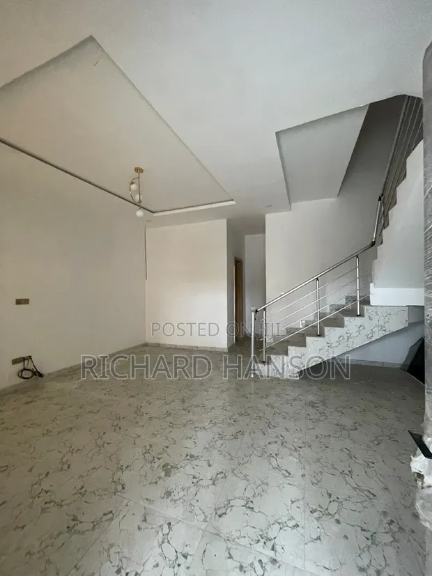 4 Bedroom Duplex for Rent in Ikota - 1