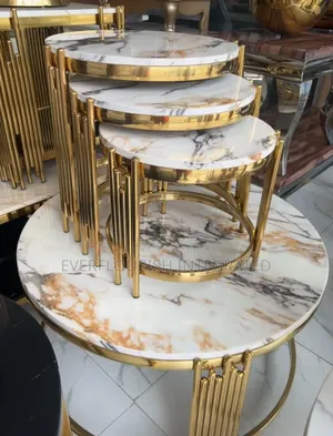 Kyakkyawar Center Table da Stool 3 na gefe