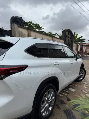 2022 Toyota Highlander L SUV