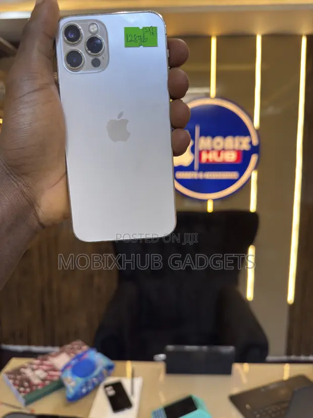 Apple iPhone 12 Pro 128GB Gold - 1