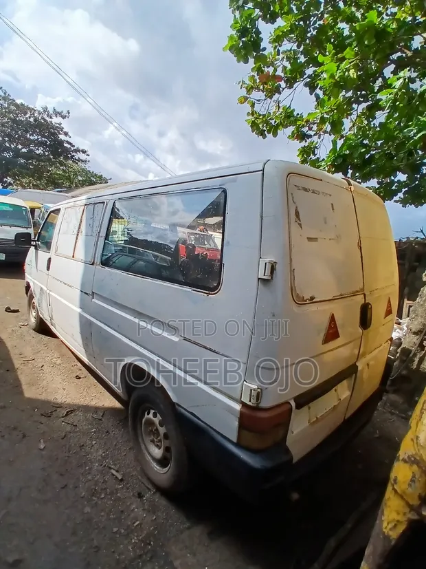Volkswagen Transporter 1997 White - 1