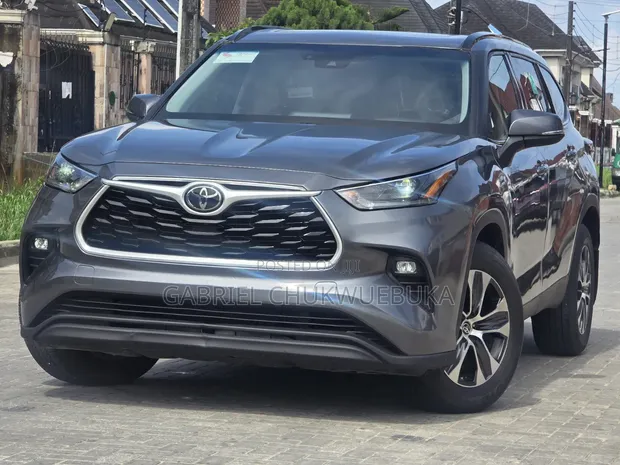 2021 Toyota Highlander XLE Gray - 1