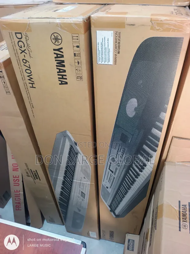 Yamaha DGX670WH Digital Piano - 1